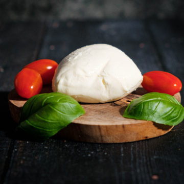 Mozzarella fior di latte i mozzarella di bufala – różnice i podobieństwa